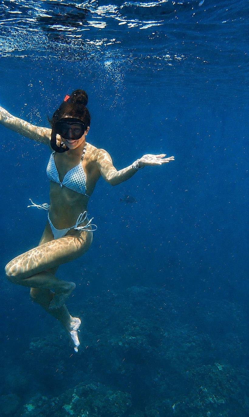 Snorkeling, smiling underwater
